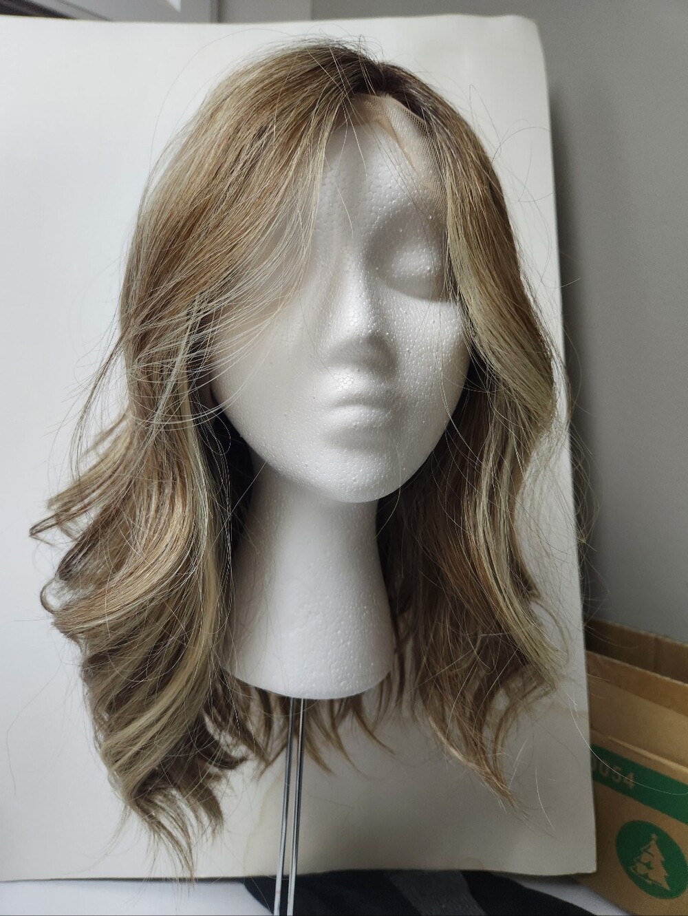 UniWigs Hazelnut Brunette Brand New